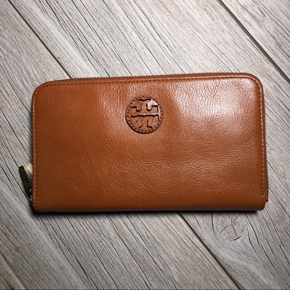 *SOLD* Camel toned Tory Burch wallet